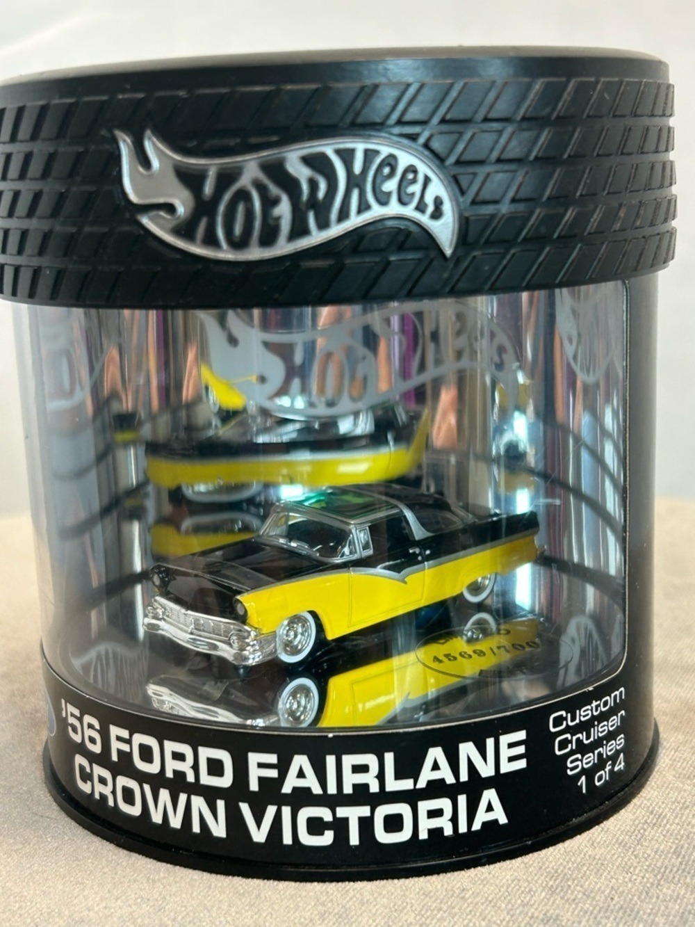 Hot Wheels '56 Ford Fairlane Crown Victoria - Black & Yellow
